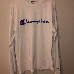 Very cute white champion shirt